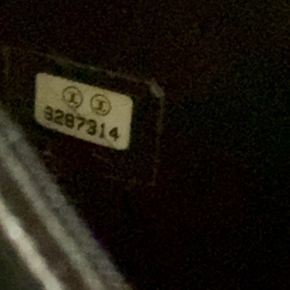 CHANEL VINTAGE Black caviar leather Quilted Shoulder Bag with Silver Accents - Picture 7 of 13